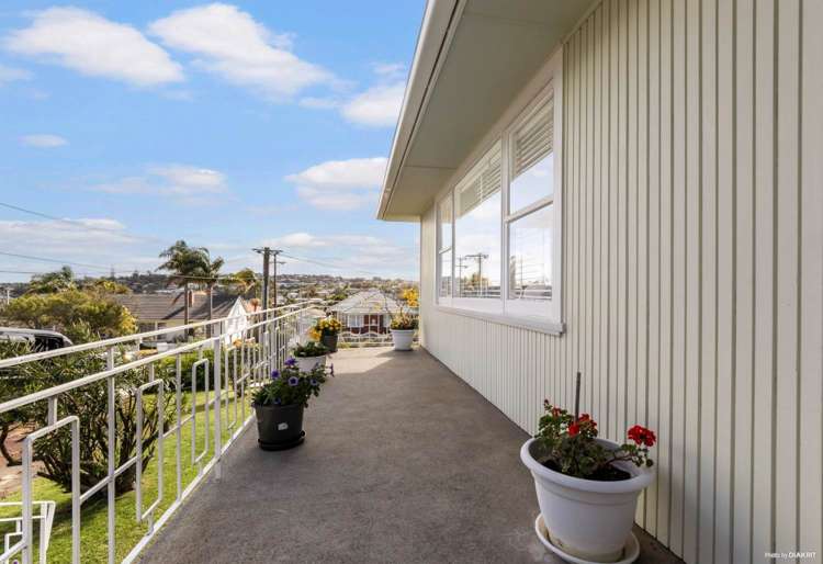 12 Dundee Place Blockhouse Bay_11