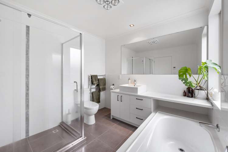 5 Hawkdun Drive Flat Bush_17