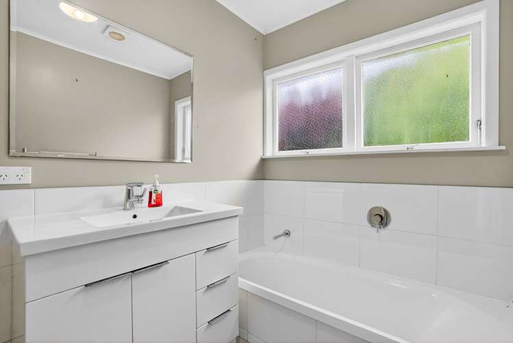 61 Boord Crescent Kumeu_16