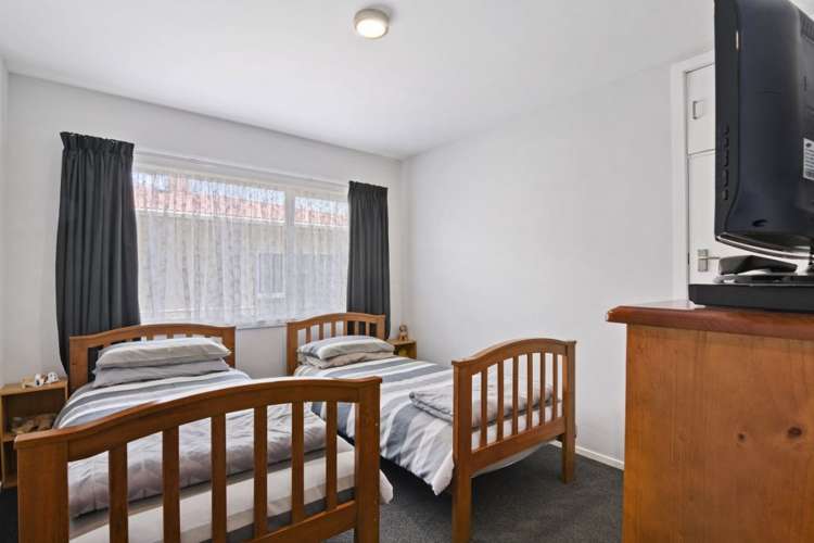 17 Tennyson Crescent Stoke_6