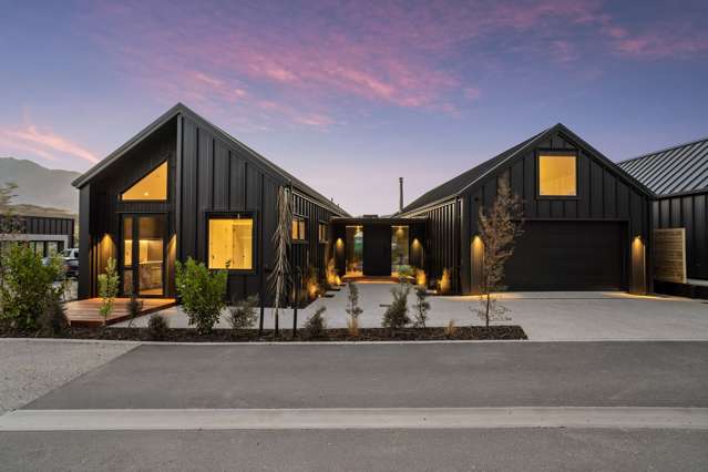 Refined Jacks Point Living - Home & Income 3 + 1