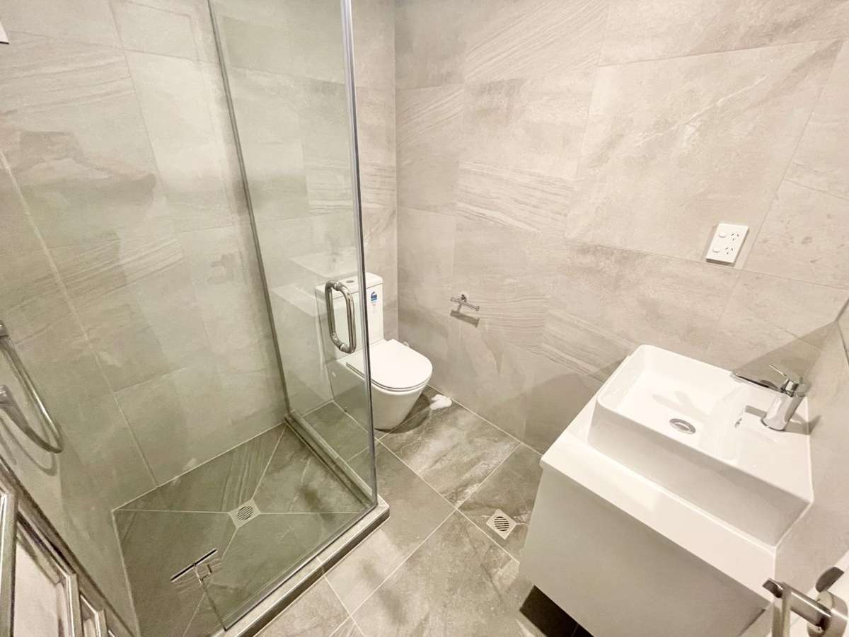 Te Atatu Peninsula, 2 bedrooms with 1 Study 5