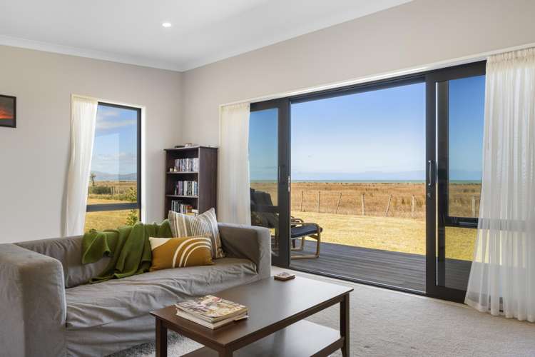 27 Ocean View Crescent Rarangi_4