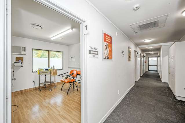 10-12 Woodford Avenue Henderson_4