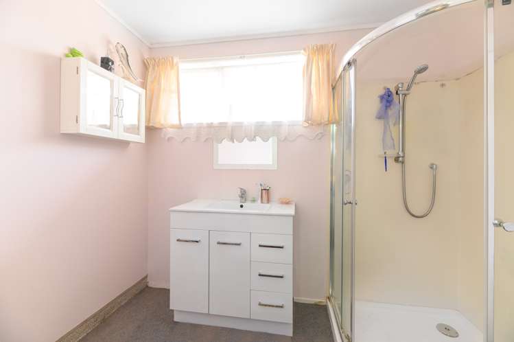 16 Pukeroa Place Papakura_13