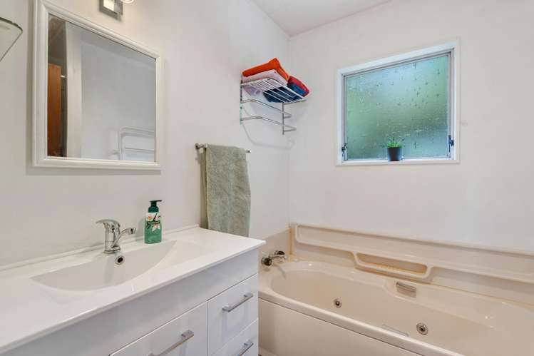 36 Raumati Crescent Onerahi_9