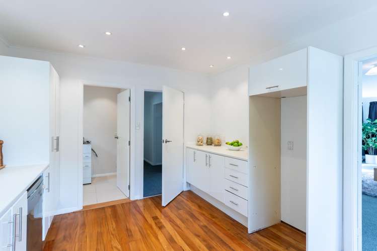 231 Whites Line East Waiwhetu_7