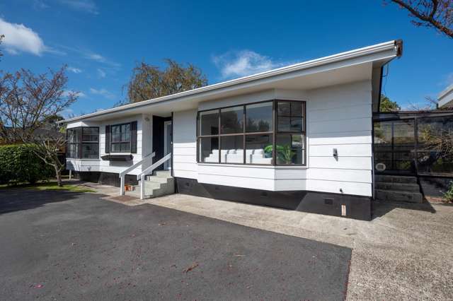 Sunny Renovated 3-Bedroom Townhouse on Thermal Heating!