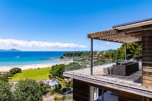 Stunning & Private, Coastal Retreat in Lang Cove