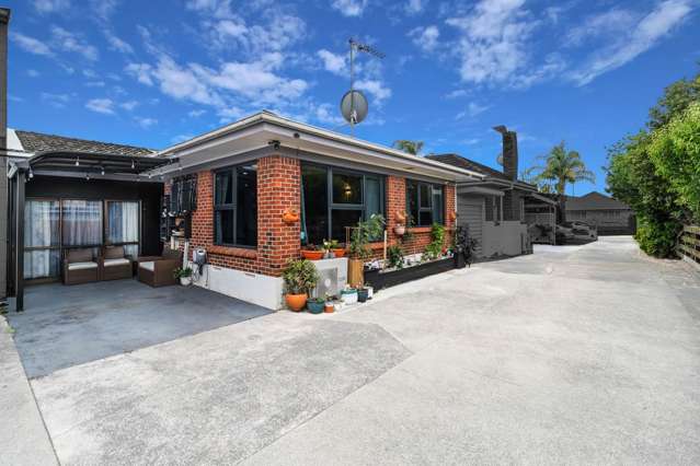 Modern Living in the Golden Circle!