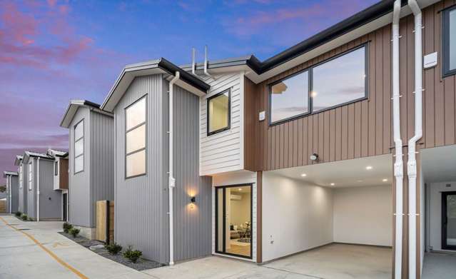 New Home with Sea View & Carport