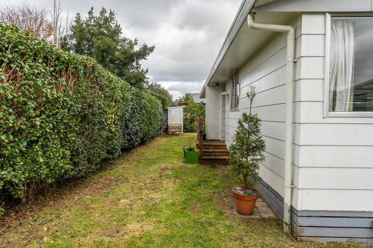 16 Gillett Lane Enderley_8