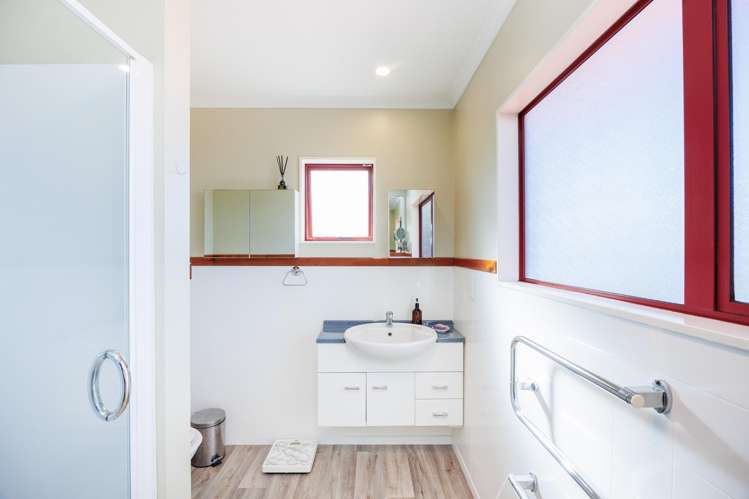 12 Robbie Street Foxton Beach_13