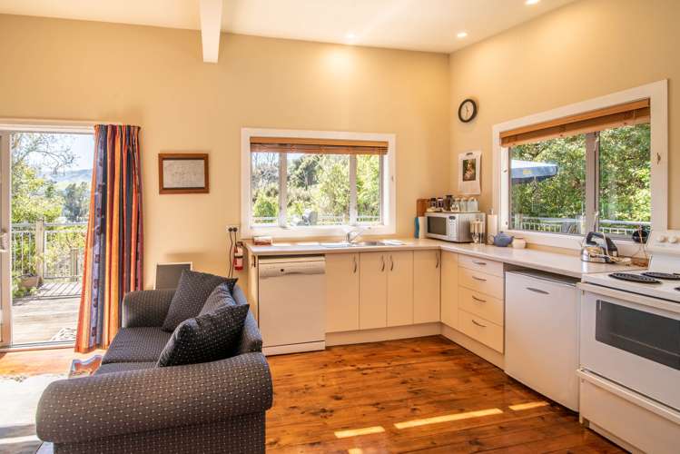 16 Quail Crescent Takamatua_9