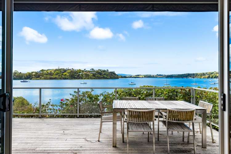 1184 Sandspit Road Sandspit_10