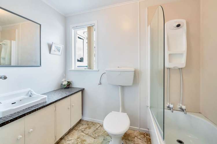 141 Flanshaw Road Te Atatu South_6