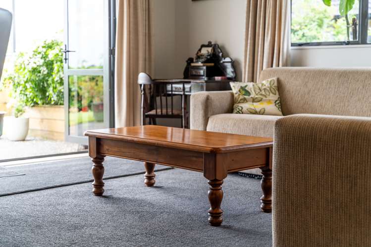 97 Farnborough Drive Grandview Heights_12