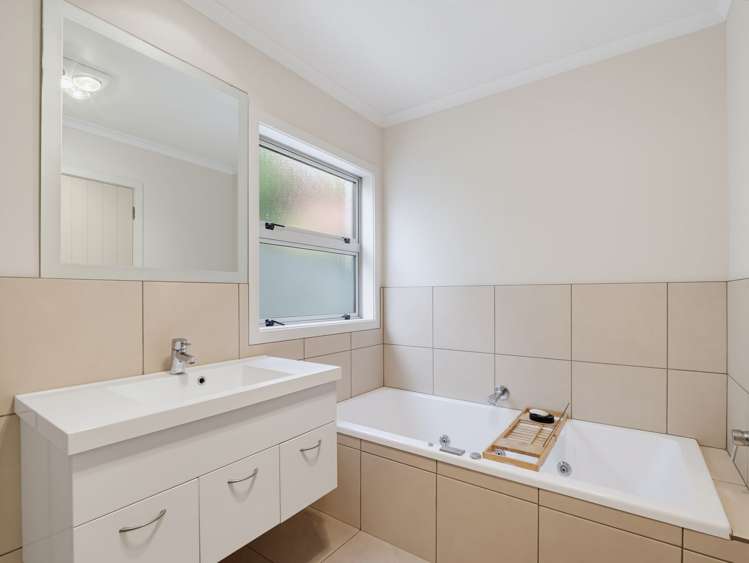 9 Majestic Way Kelvin Grove_31