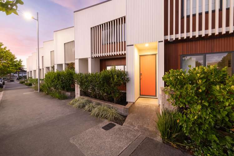 15 Hudson Bay Road_0