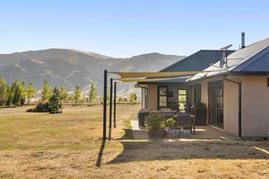 55 Totara Place, Queensberry_2