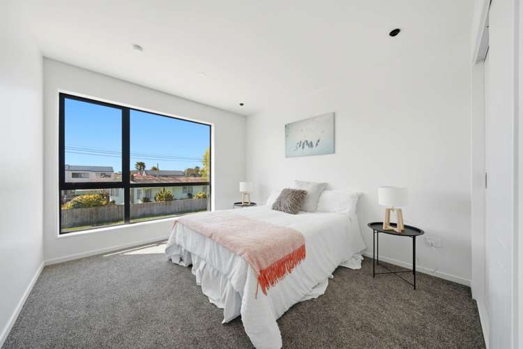 2/2 Halswell Street Mangere East_11