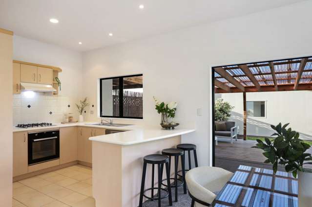 4/8 Tuscany Way Te Atatu Peninsula_3
