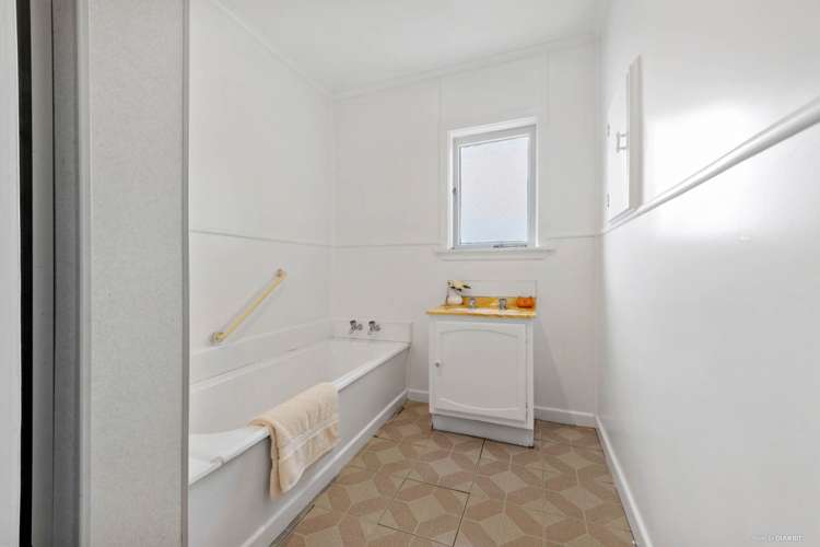 2102 Great North Road Avondale_10