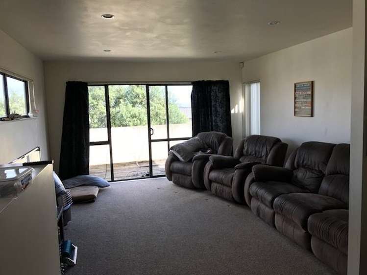 22 Baulcomb Parade Windsor Park_7