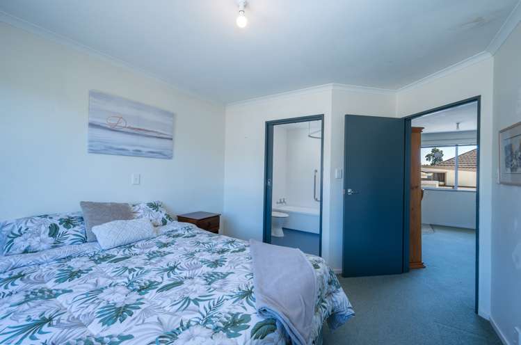 22 Andrew Street Stoke_15