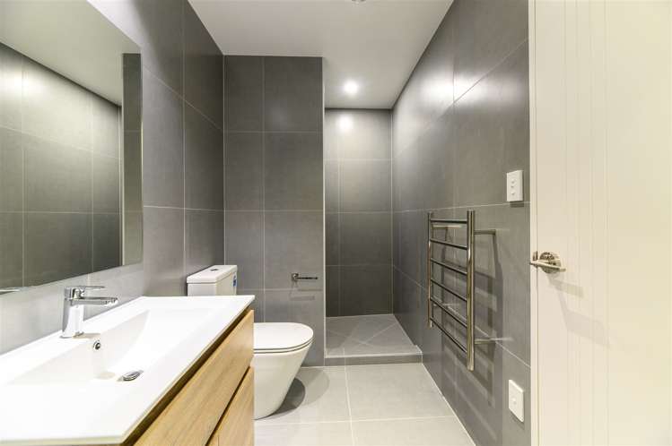 7/11 Scanlen Terrace Kelston_10