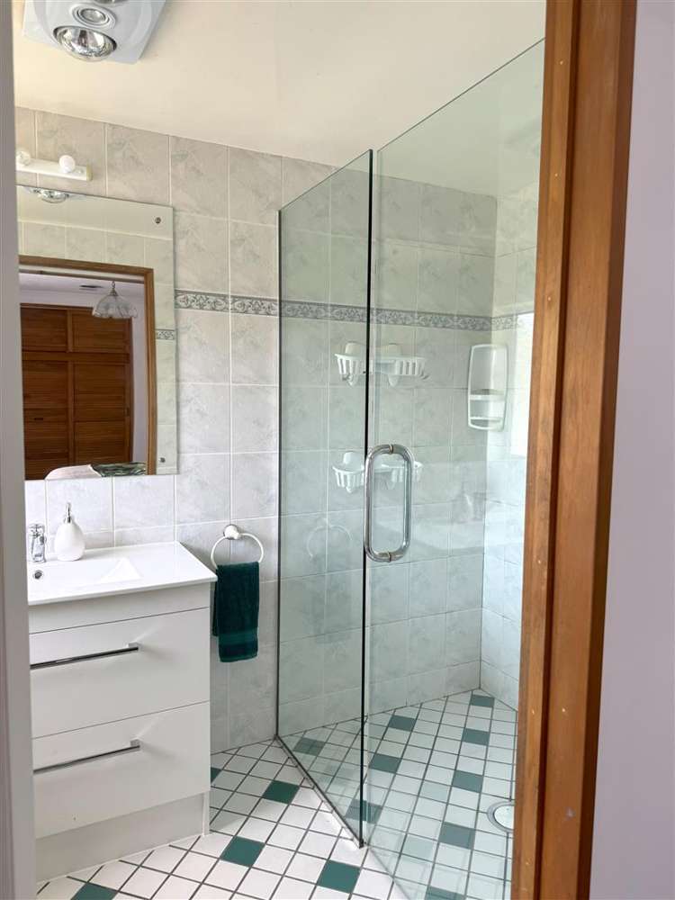 1 Robert Road Paroa_17