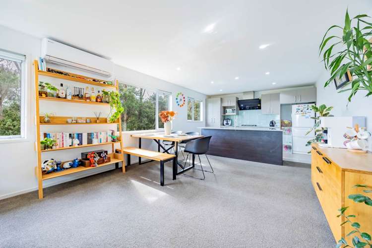 37 Bernard Magnus Lane Greenhithe_3