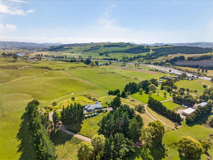 701 River Road Otane_28