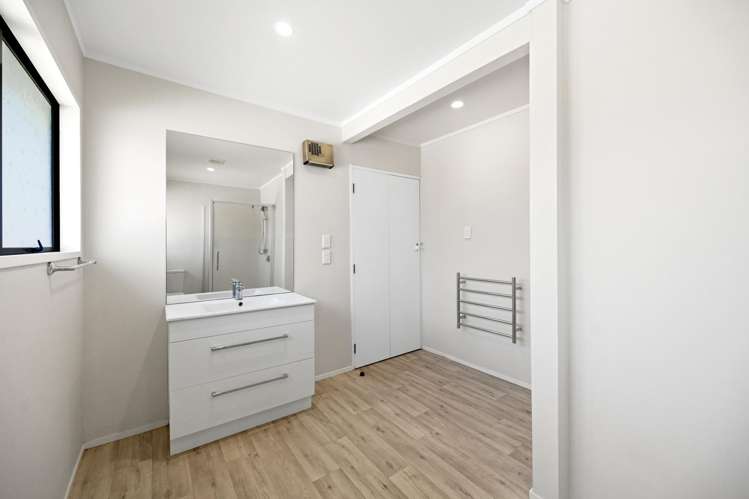 83 Gilbass Avenue Hamilton Lake_7