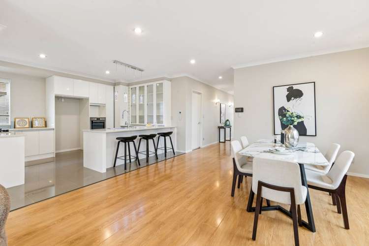 4 Sunglade Grove Flat Bush_13