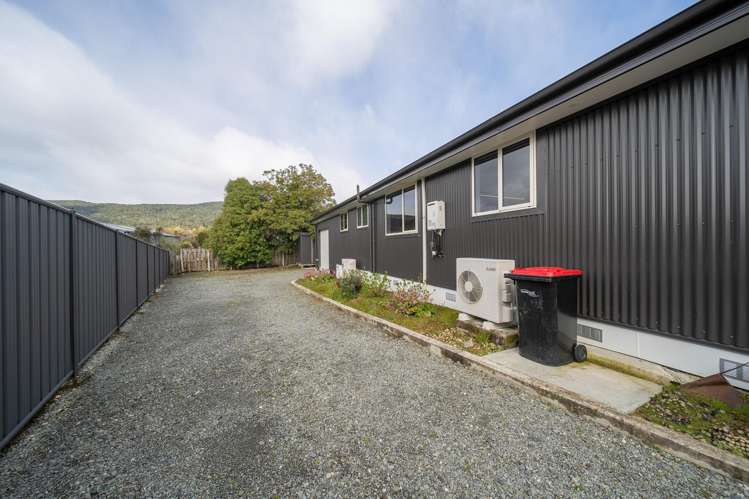 25 Motu-Au Close Manapouri_25