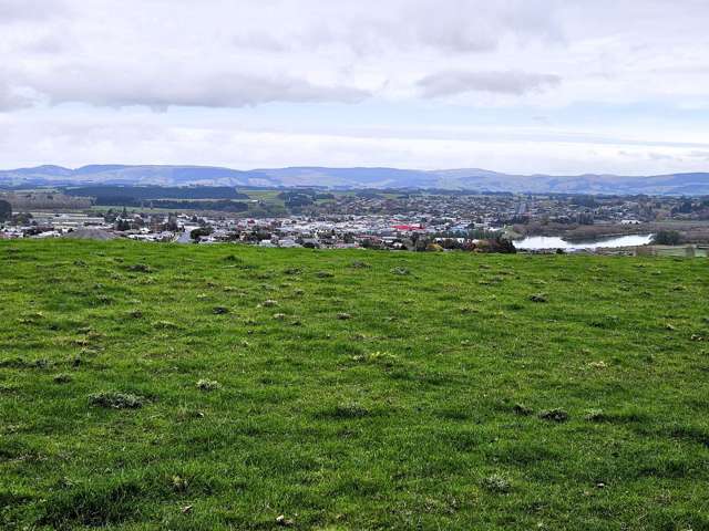 Elevated 2.90 ha Hillcrest Views - Balclutha