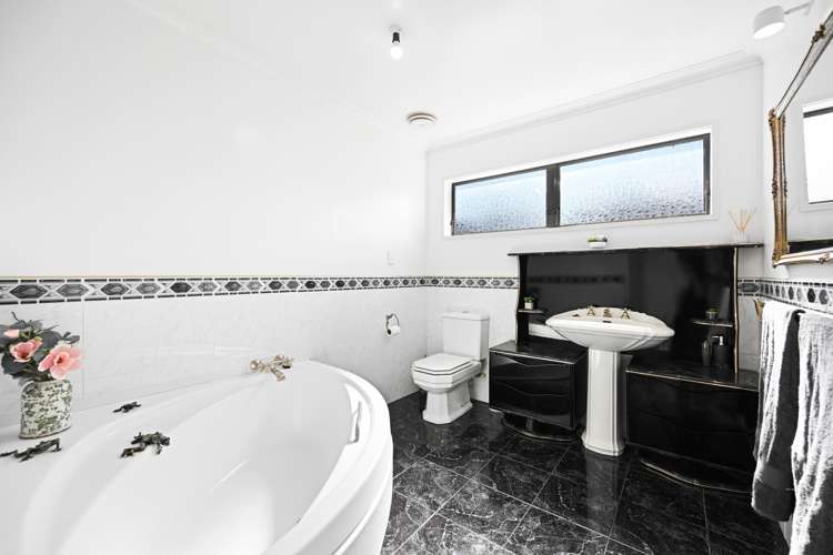 14 Colstone Street Glenview_14