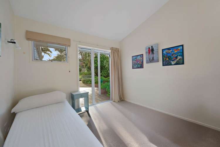 10 Seabreeze Road Narrow Neck_16