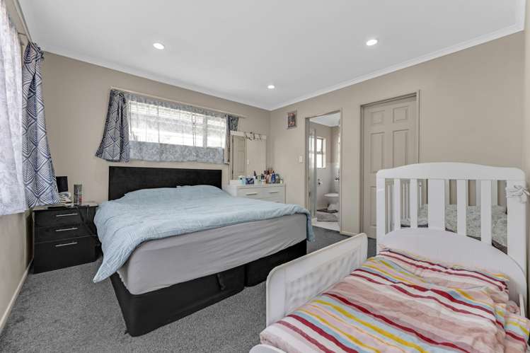 13 BUSHPARK PLACE Flat Bush_11