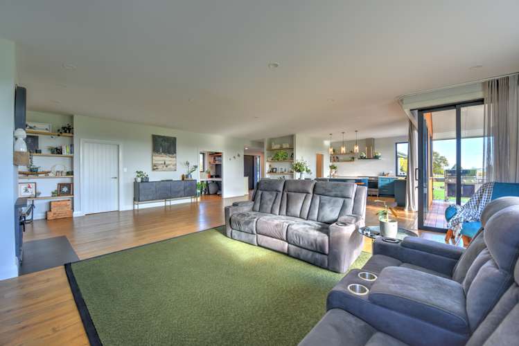 15 Cemetery Road Kuri Bush_13