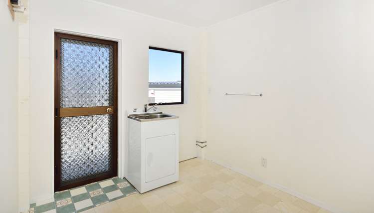 27a Roberts Road Matakatia_16