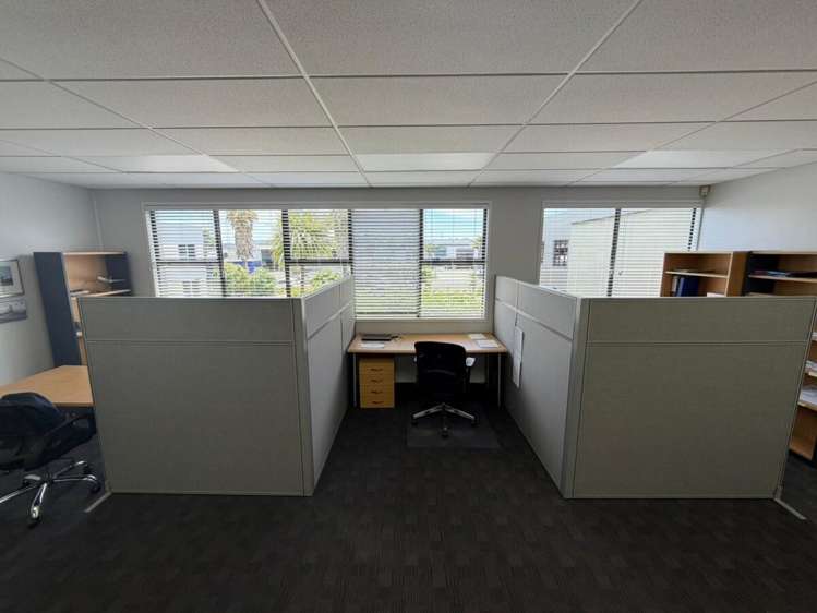 Unit B, 24 Tarndale Grove Albany_13