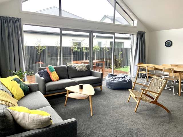 Immaculate Fully Furnished Scandi Inspired Townhouse!