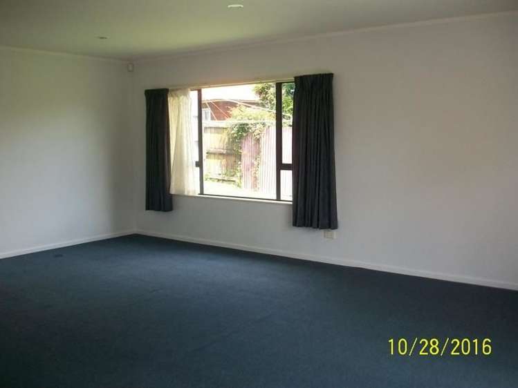 1/10 Netherlands Avenue Kelston_5