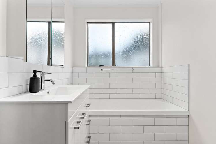 2A Makatote Grove Churton Park_9