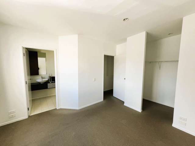 60/21 Hunters Park Drive Three Kings_4