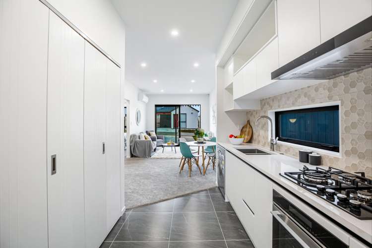 12 Taiororua Avenue Massey_4