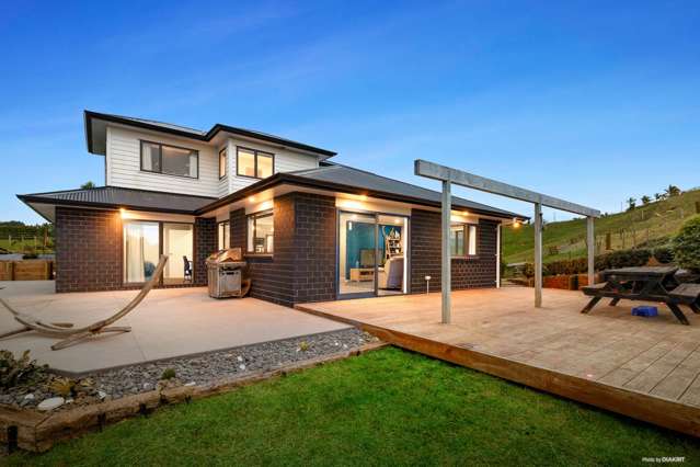 ENTRY LEVEL LIFESTYLE - MODERN COUNTRY LIVING!