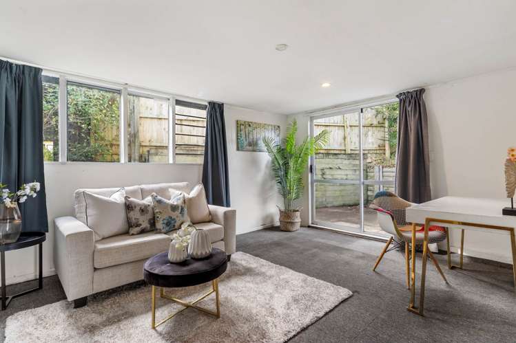 9 Glucina Place Glen Eden_15